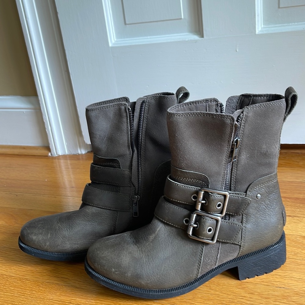 Ugg Boots with buckle (green)